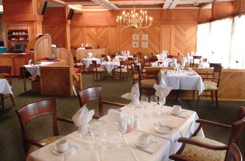 Pinestone Resort, Conference Centre, Spa & Golf Course Haliburton Restoran gambar